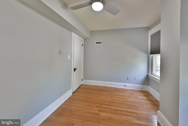 Building Photo - 9 W Wissahickon Ave