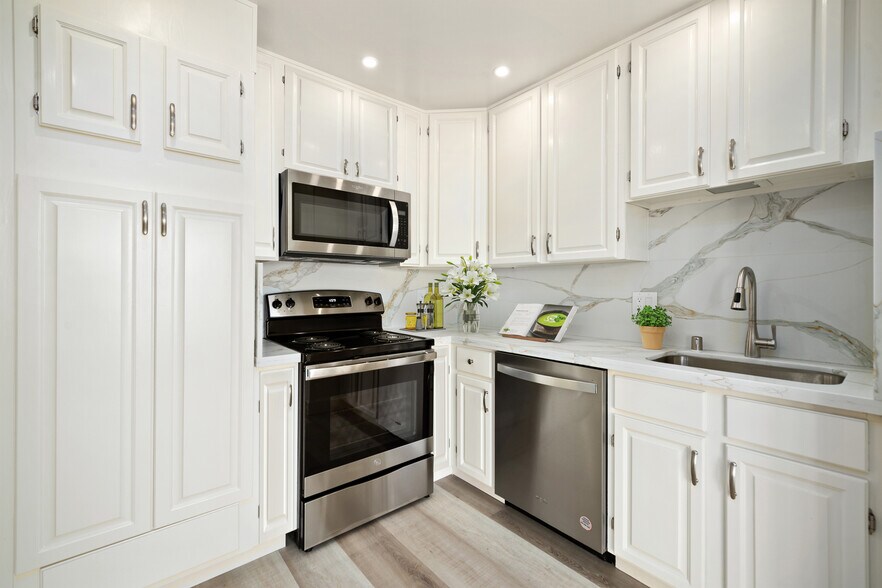 Building Photo - 48 Lyford Dr