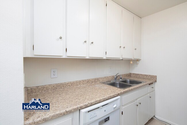 Building Photo - 2252 Via Aprilia