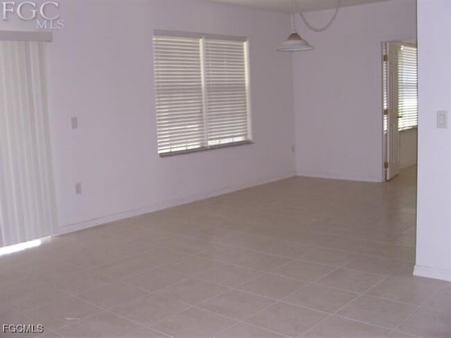 Building Photo - 551 Genoa Ave S