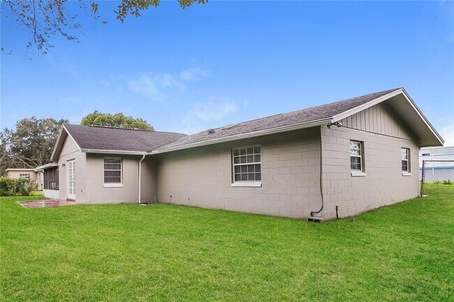 Building Photo - 2015 Jones Ave