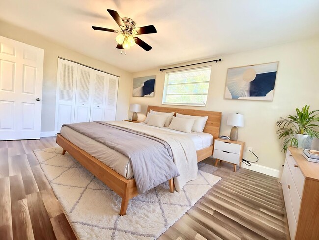 Building Photo - Relaxed Florida living at this 3Bedroom/ 2bath home in the Heart of Daytona Beach!