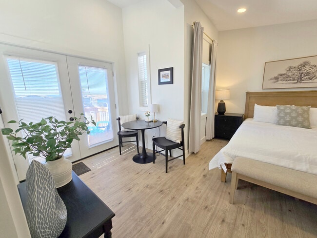 Building Photo - 118 S Pacific St