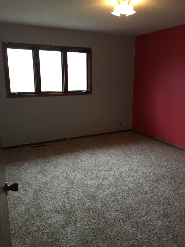 Building Photo - Springbrook Duplex