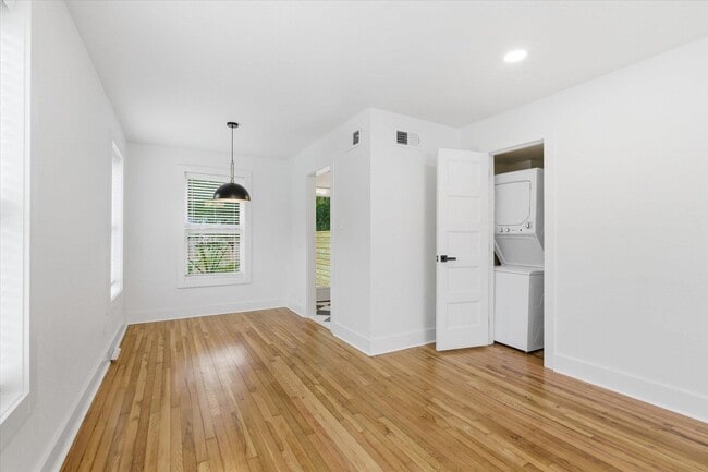 Building Photo - 421 E Jennings St