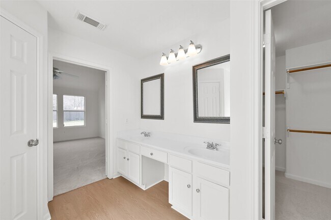 Building Photo - 28807 Hidden Cove Dr