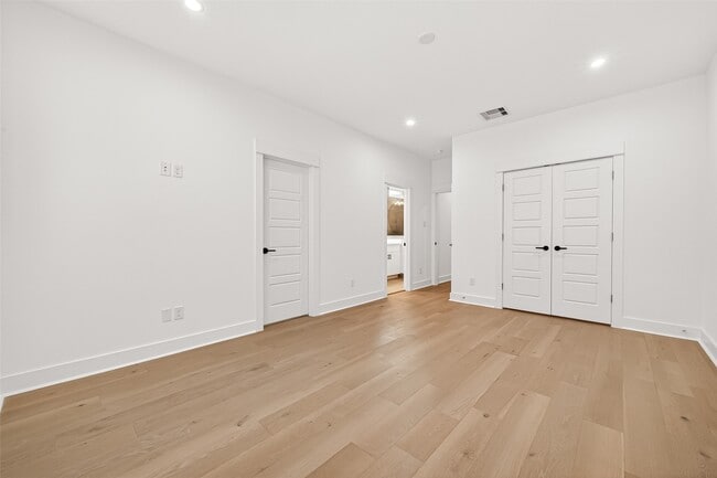Building Photo - 328 Neyland St