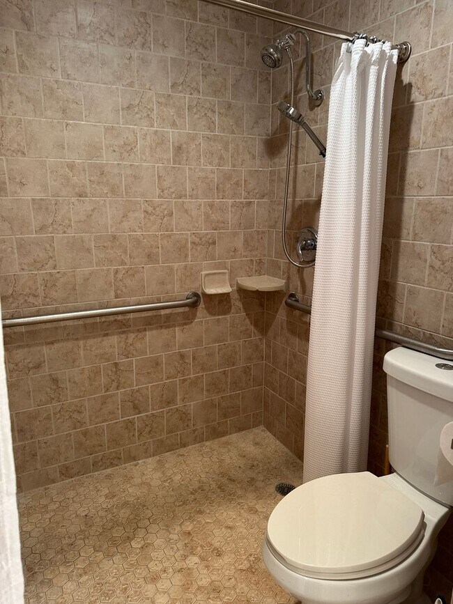 Building Photo - 495 Canyon Oaks Dr