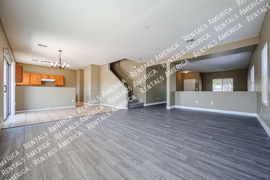 Building Photo - 1356 E Clifton Ave