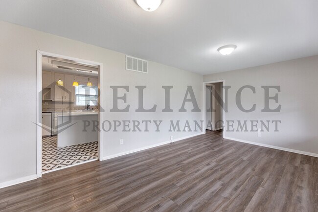 Building Photo - 1642 E Denver Dr