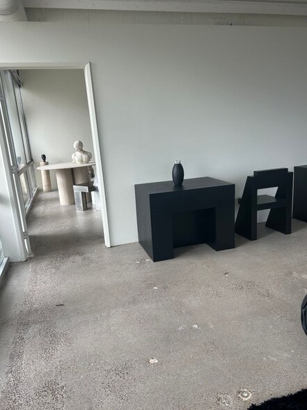 Building Photo - 2404 Wilshire Blvd