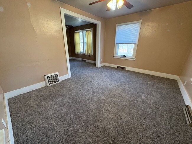 Building Photo - 325/327 3rd St NE