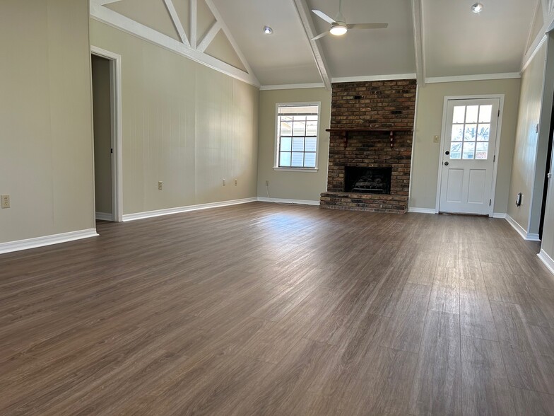 Living Room - 2856 Woodbrook Dr