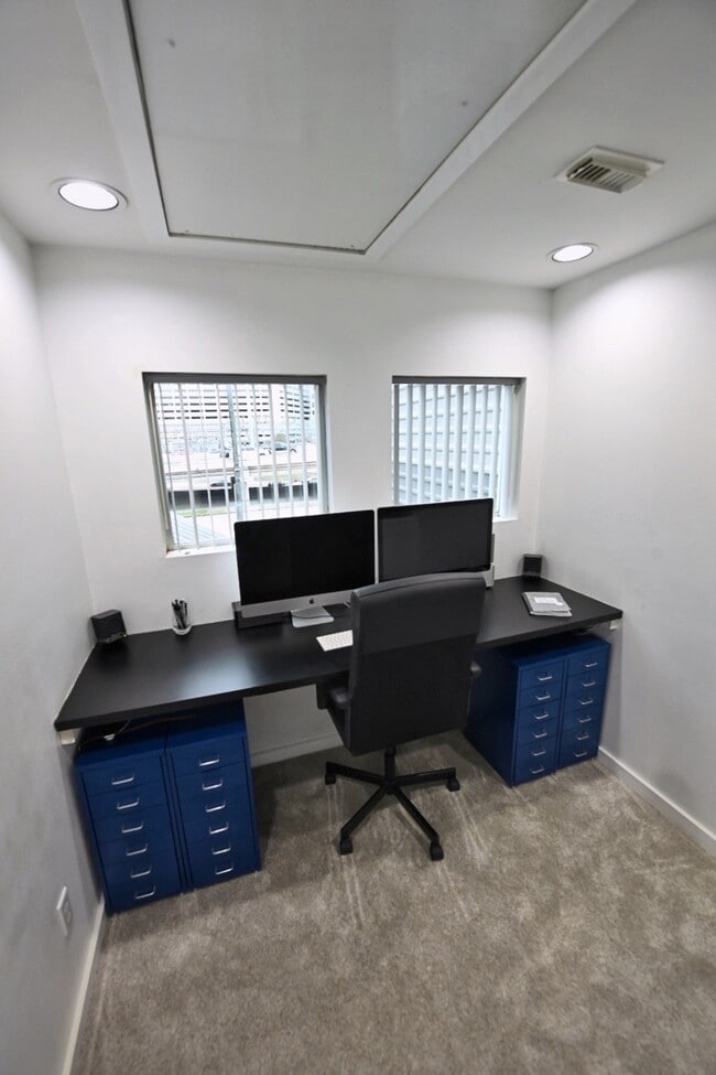 Building Photo - 702 Ruthven St