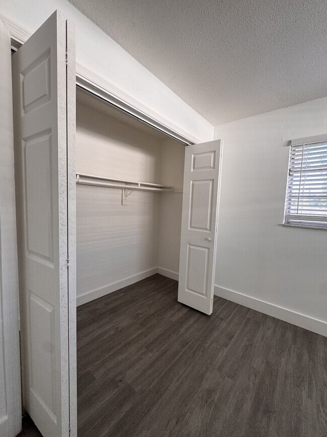 Building Photo - 4140 SW 24th Ct