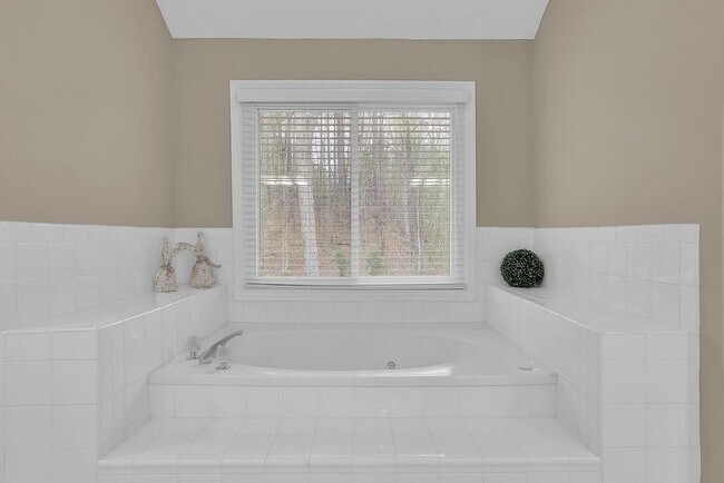 Building Photo - 705 Wood Valley Trce