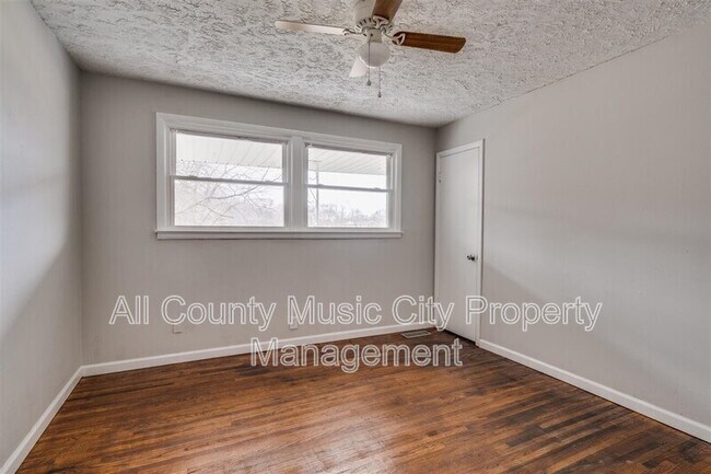 Building Photo - 209 Rhine Dr