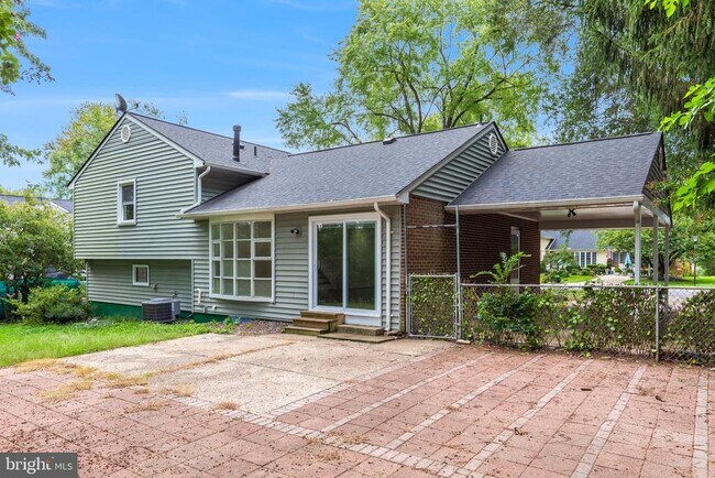 Building Photo - 1402 Mullins St