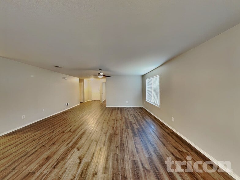 Building Photo - 208 Silver Spur Dr