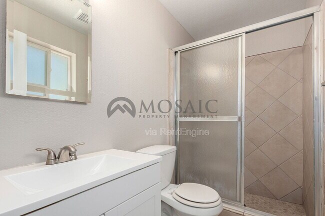 Building Photo - 426 E 8th Ave