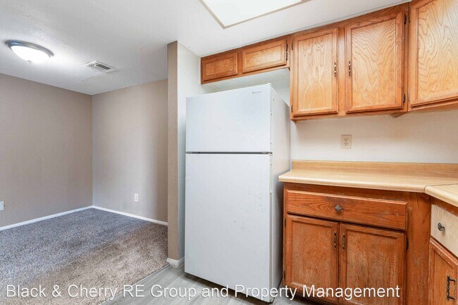 Building Photo - 1 br, 1.5 bath House - 1628 Justin Court