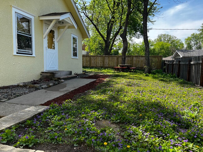 Building Photo - 4832 Westbrook Ln