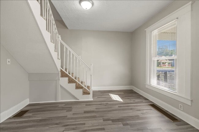Building Photo - 438 N Chester Ave