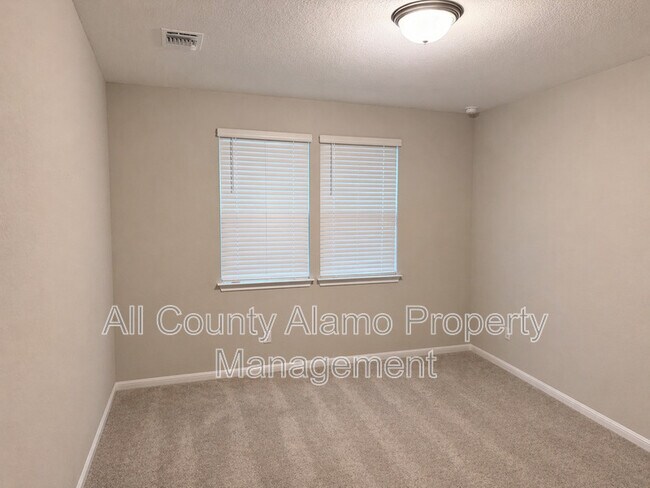 Building Photo - 420 Chaste Tree Dr