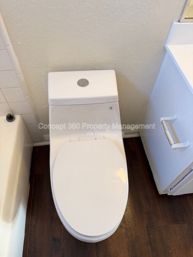 Building Photo - 114 20th St