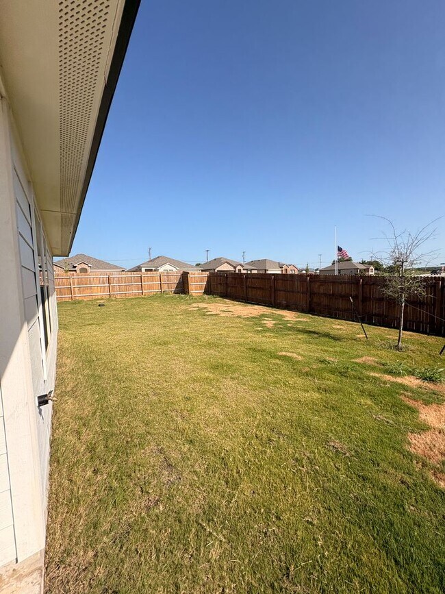 Building Photo - 6401 Coneflower Dr