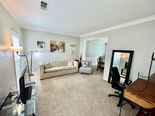 Building Photo - 2465 Lunetta Ln