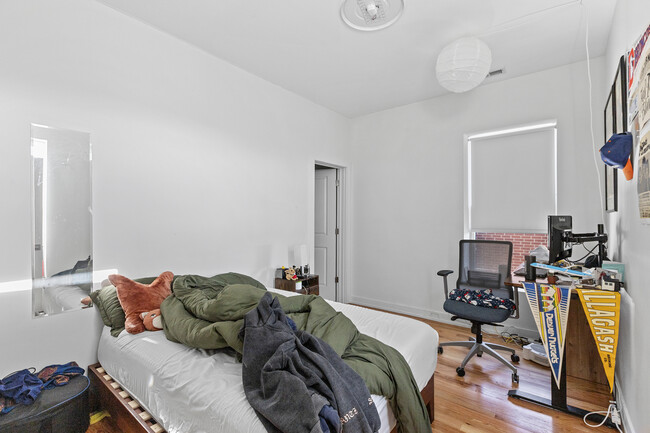 Building Photo - 1636 Western-2