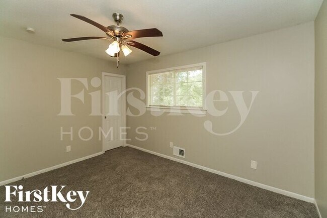 Building Photo - 3799 N Camp Creek Pkwy SW