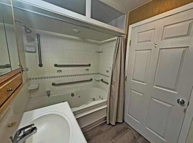 Building Photo - South Fork Rental Home