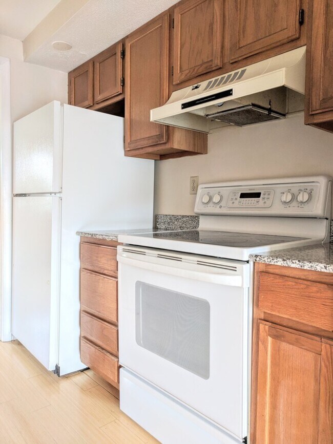 Building Photo - 402 Cocheco Court