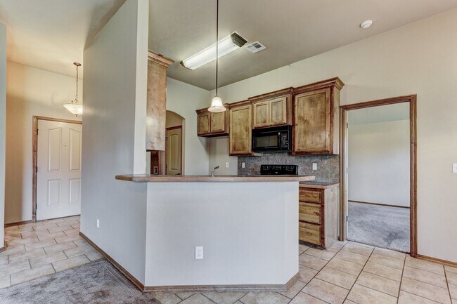 Building Photo - AVAILABLE 3-15-2020  FOR OCCUPANCY IN YUKON, MUSTANG SCHOOLS!