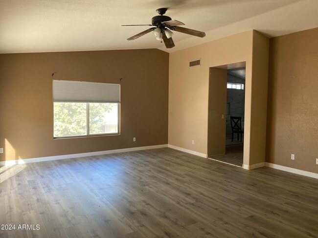 Building Photo - 9210 W Frank Ave