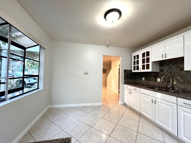 Building Photo - Delightful 4 Bedroom | 2 Bath