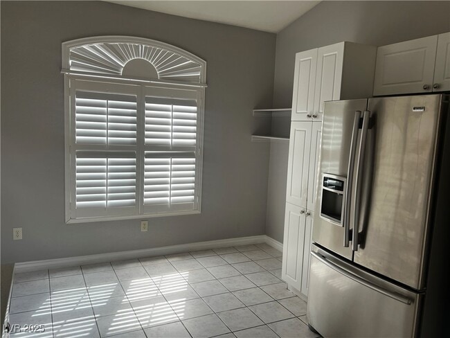 Building Photo - 9688 Emeraude Ave