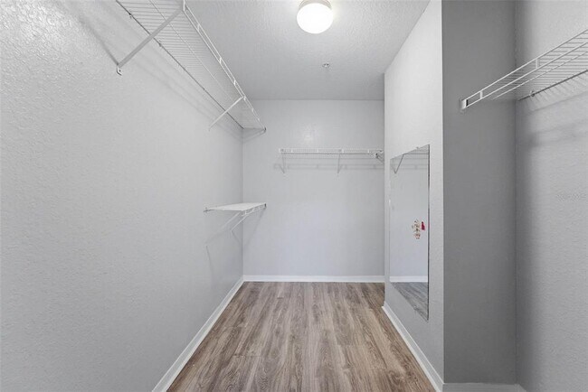 Building Photo - 5479 Vineland Rd