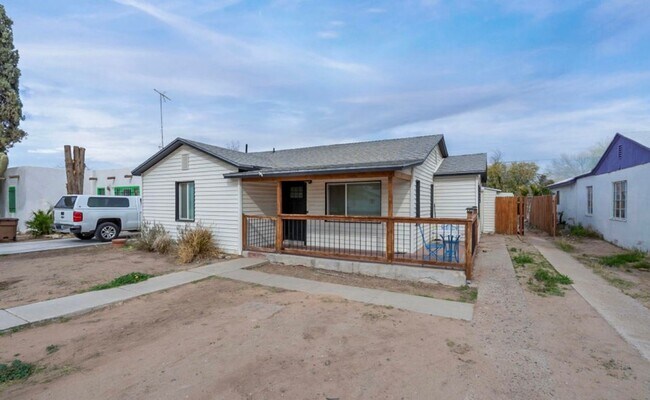 Building Photo - Remodeled 3 bed 2 bath home in Coolidge!