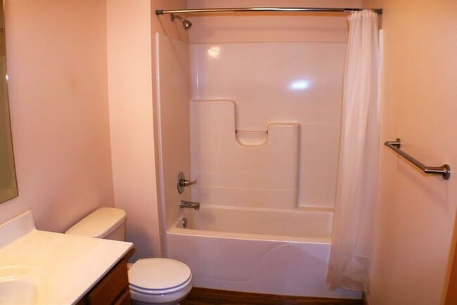 Building Photo - $1,135 | 2 Bedroom, 2 Bathroom Condo | No ...