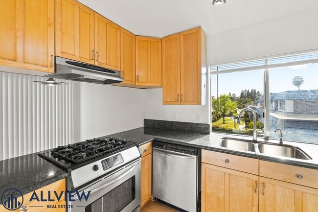 Building Photo - Renovated 2 Bedroom, 1 Bathroom Available ...