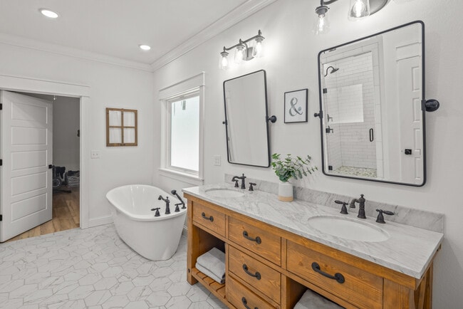 Building Photo - 27 Duxford Cir