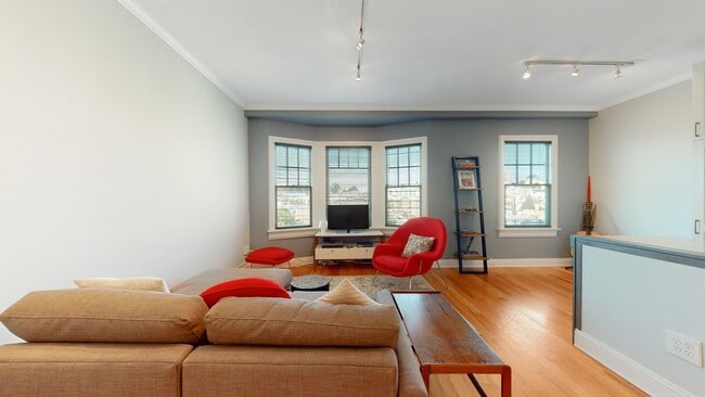 Building Photo - GORGEOUS PACIFIC HEIGHTS TOP FLOOR UNIT WI...
