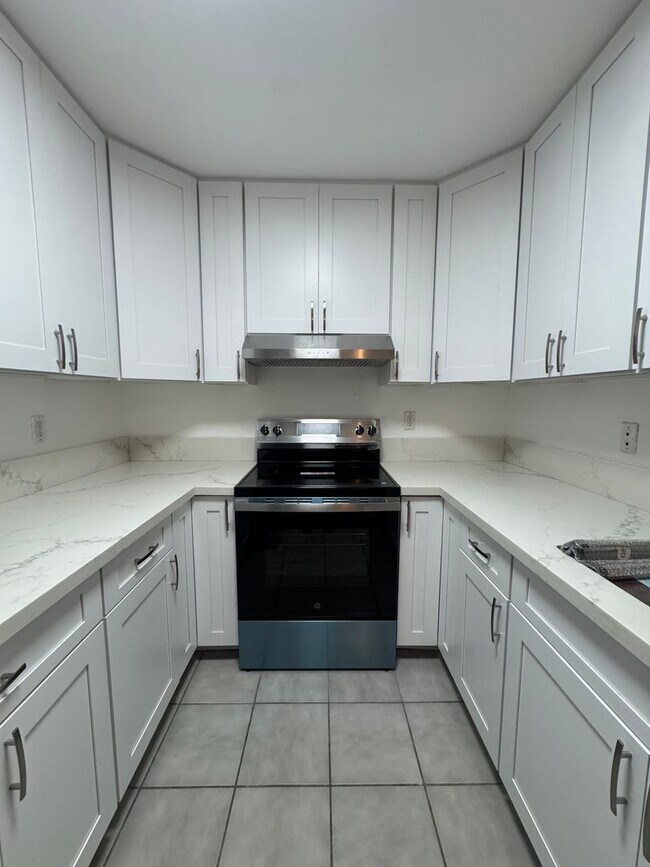 Building Photo - 545B Mananai Place Unit #28