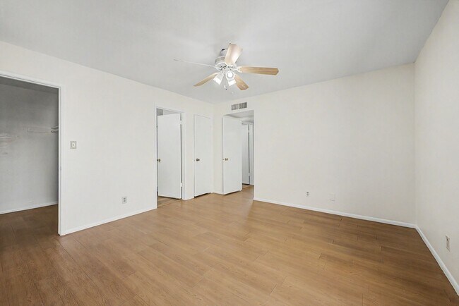 Building Photo - Remodeled 2 bedroom 2 bathroom