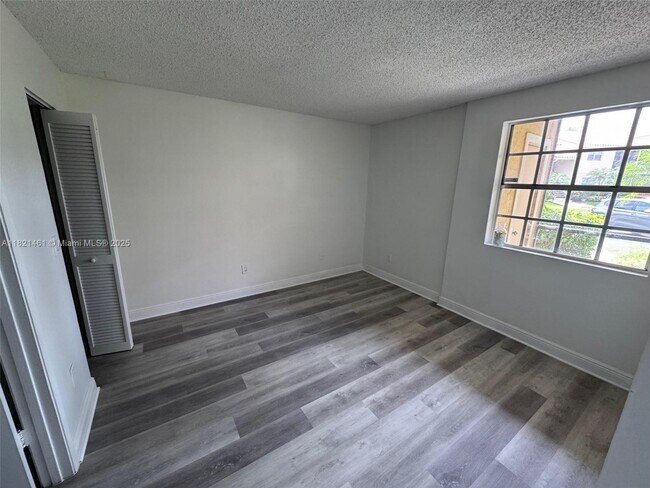 Building Photo - 1269 SW 46th Ave