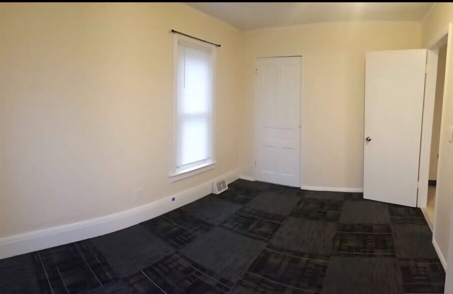 Building Photo - 205 Jobes St