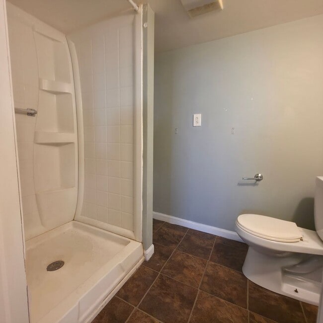 Building Photo - Single Family Home 4  beds 1 bath COMING S...